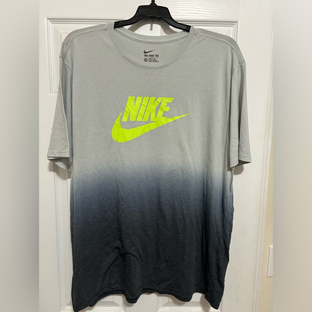 Nike Graphic T-shirt, XXL, Gradient, Color: Gray Excellent Condition